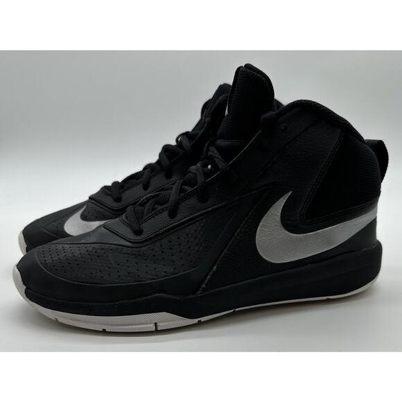 Size 7Y - Nike Team Hustle D7 Mid Black Silver Basketball Shoes Sneakers - Picture 1 of 7
